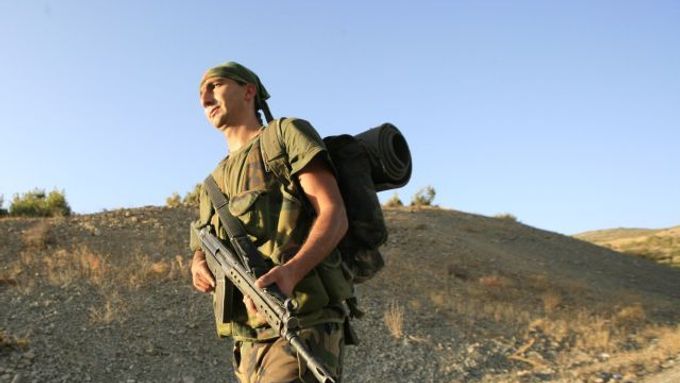 Turečtí voják na hlídce u irácké hranice.