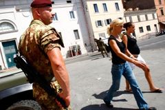Itálie vyslala do ulic vojáky. Mají zajistit bezpečí