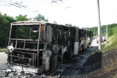 V Praze 5 shořel autobus za pět milionů, jezdil na lince 167. Příčinu požáru hasiči ještě neznají