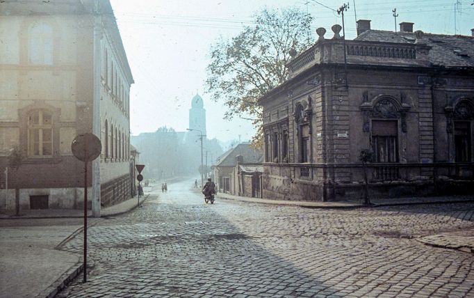 Ulice Jána Amosa Komenského. Záběr z města Lučenec. Rok 1966