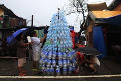 Miliony Filipínců slaví Vánoce bez střechy nad hlavou
