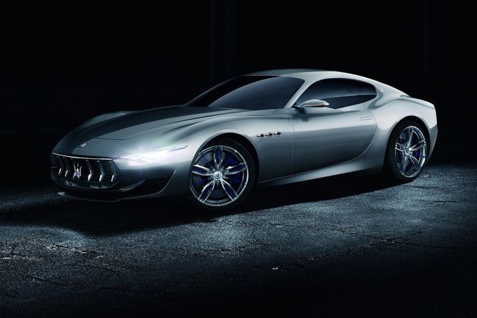 Koncept kupé Alfieri naznačuje budoucnost značky Maserati na počátku druhého století její existence.