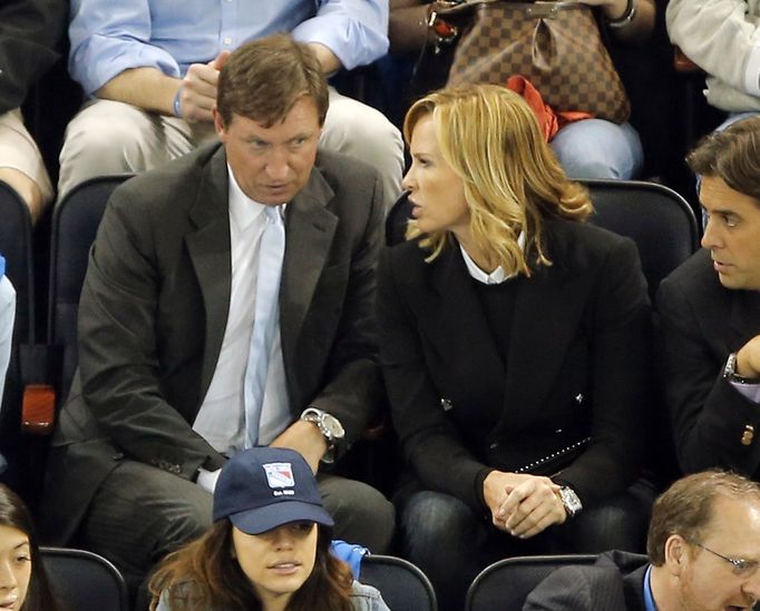 Former New York Rangers Hall of Fame player Wayne Gretzky sits with wife actress Janet Jones (R) as the Rangers played the Boston Bruins in the third period of Game 3 of