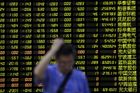 Turbulence na čínské burze opět vystrašily svět. Číňa v pátek vypne "jistič" proti pádu akcií