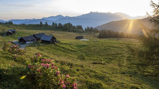 Turistické oblasti daly jména dvě obce: rodinné městečko Altenmarkt (842 m n. m.) a sportovní středisko Zauchensee (1350 m).