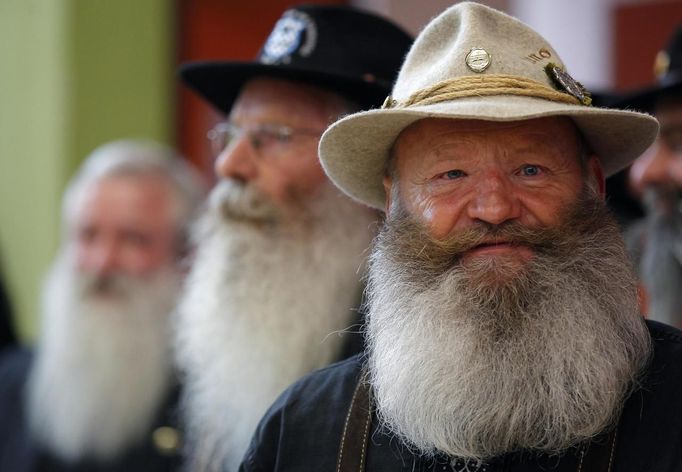 Participants take part in the 2012 European Beard and Moustache Championships in Wittersdorf near Mulhouse, Eastern France, September 22, 2012. More than a hundred participants competed in the first European Beard and Moustache Championships organized in France. REUTERS/Vincent Kessler (FRANCE - Tags: SOCIETY) Published: Zář. 22, 2012, 7:12 odp.