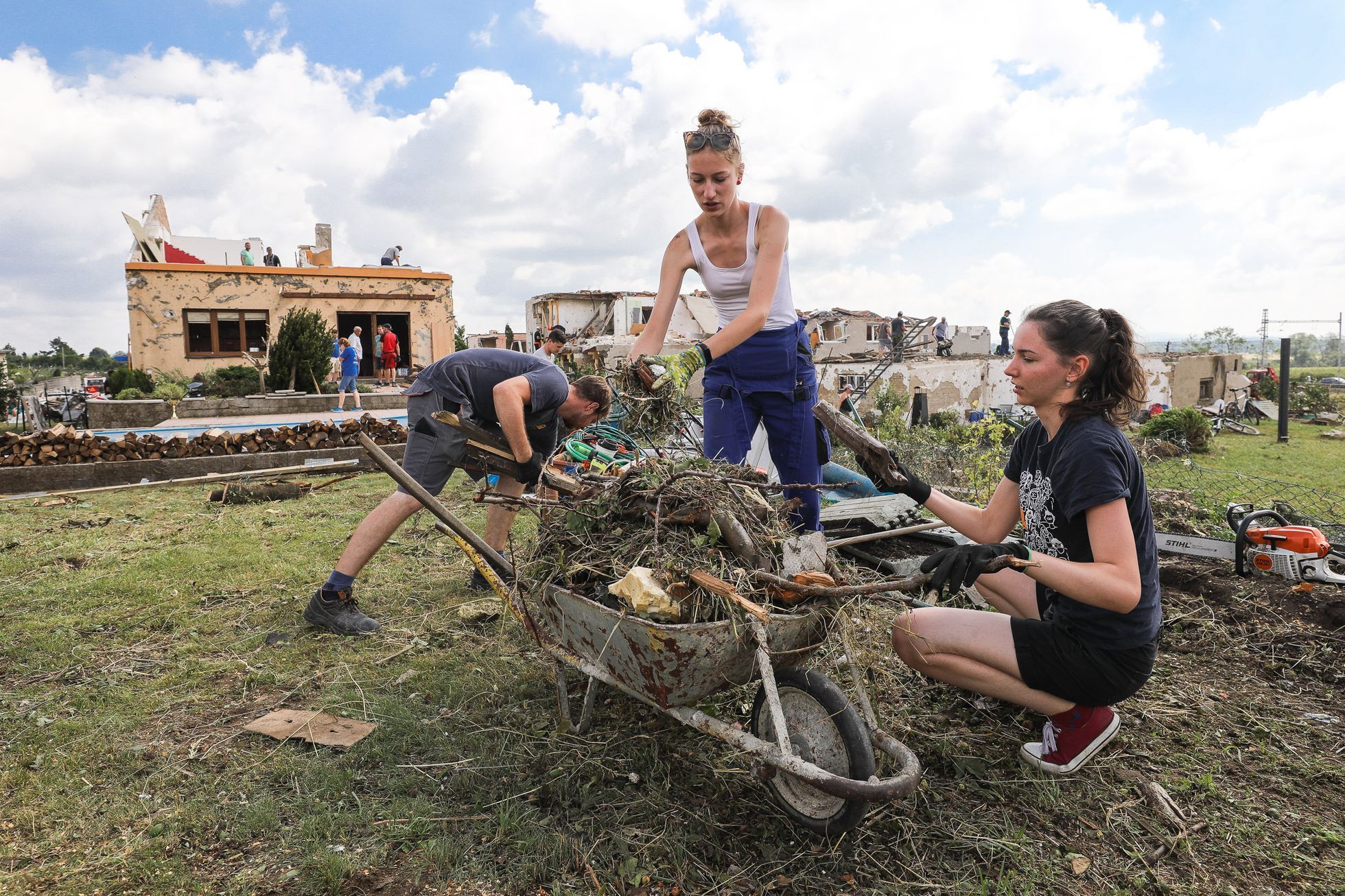 Tornádo na Hodonínsku - ničivé následky, pomoc, obce Lužice, Mikulčice, Moravská Nová Ves a Hrušky