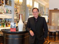 Quentin Tarantino na červnové fotografii z hotelu ve Francii.