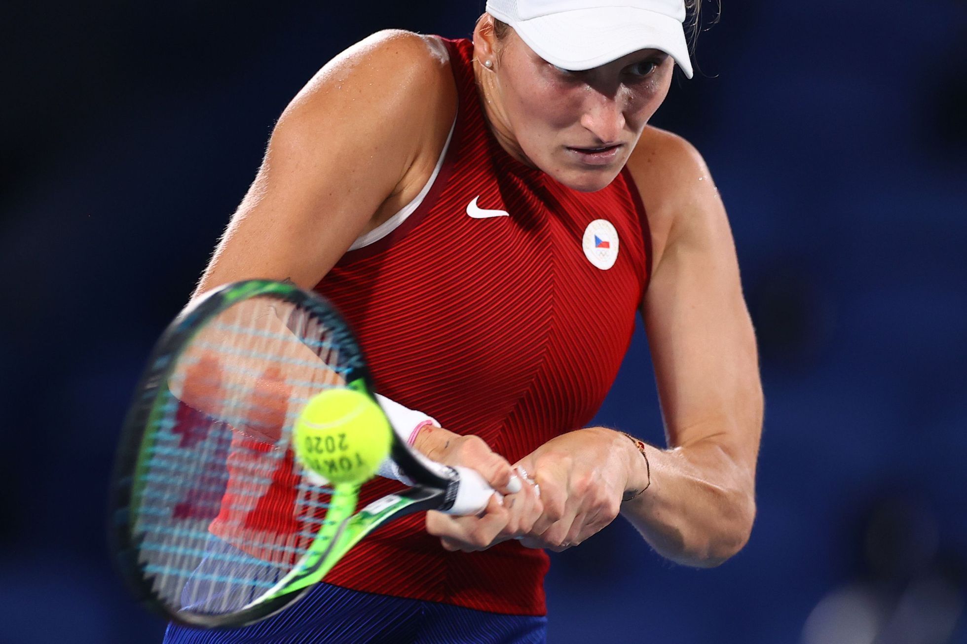 Markéta Vondroušová ve finále OH 2020 proti Belindě Bencicové