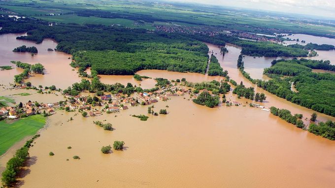 Foto: Tak vypadá povodeň v Praze a okolí z výšky
