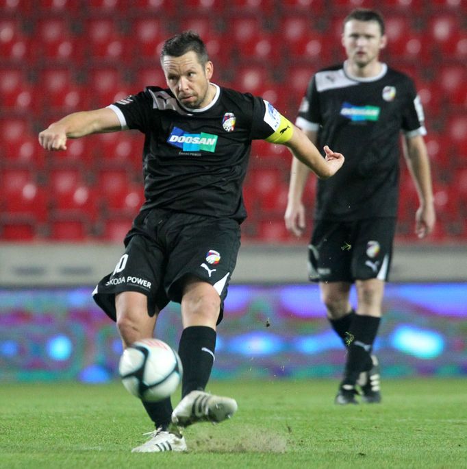 Fotbalista Plzně Pavel Horváth v utkání proti Slavii Praha ve 13. kole Gambrinus ligy 2012/13.