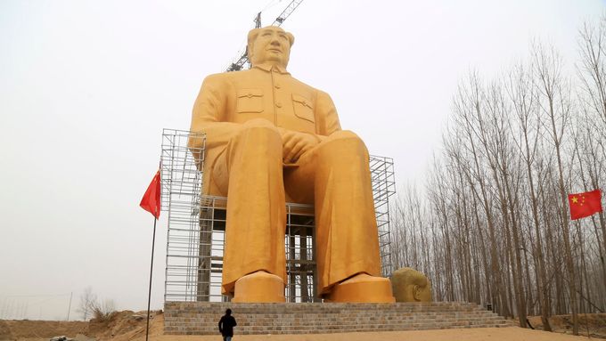 Obří socha čínského vůdce Mao Ce-tunga v provincii Che-nan.