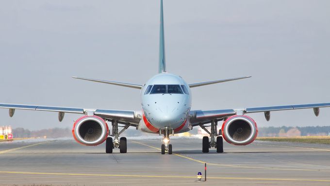 Letadlo Embraer 190. Ilustrační foto.
