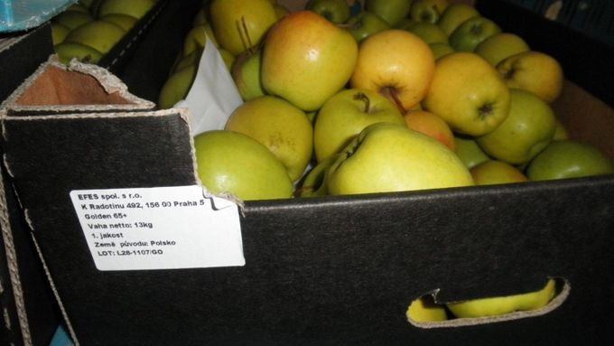 Jablka odrůdy Golden Delicius obsahovala zakázaný pesticid.