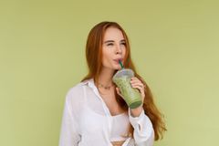 Zapomeňte na kávu. Matcha vládne světu: kde si dát takzvané zelené zlato?