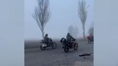 Totální bizár. Z mlhy u Pokrovska se vynořili ruští vojáci, Mad Max Alcohosa, vtipkují na sítích