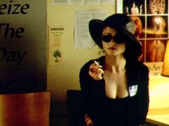 Helena Bonham Carter ve filmu Klub rváčů (podle stejnojmenné knihy Ch. Palahniuka).