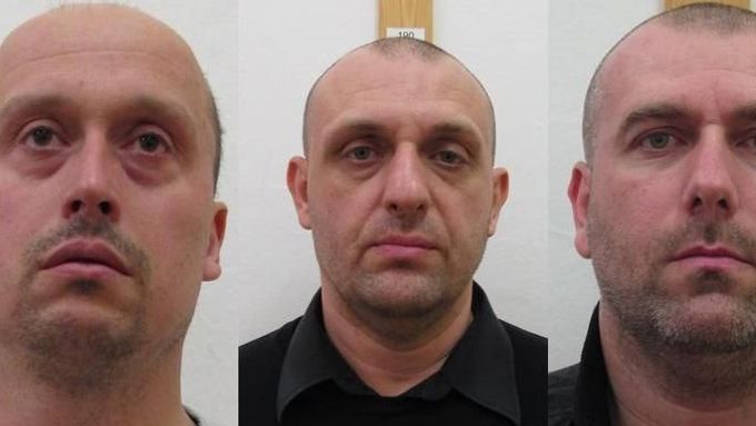Pětice mužů, kterou policie zadržela kvůli podezření z vraždy podnikatele Petra Vlacha