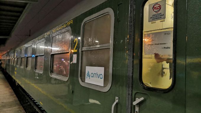 Historický vlak bez funkčního topení, který Arriva v prosinci nasadila na linku Praha - Mladá Boleslav - Tanvald