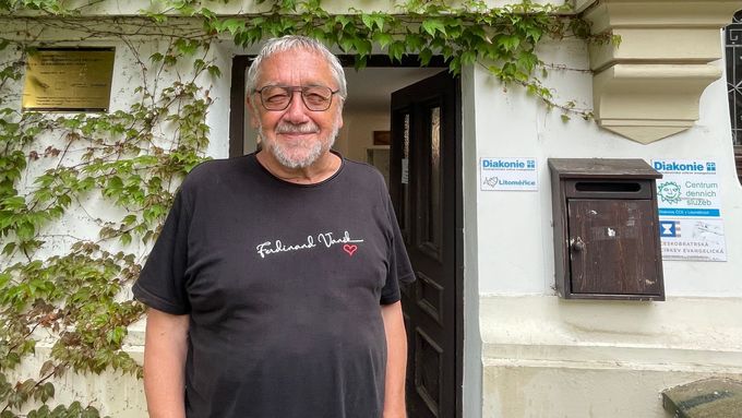 Aktuálně.cz mluvilo se zastánci i odpůrci odstranění sochy rudoarmějce v Litoměřicích, a zároveň zachytilo klíčové hlasování i debatu zastupitelstva.