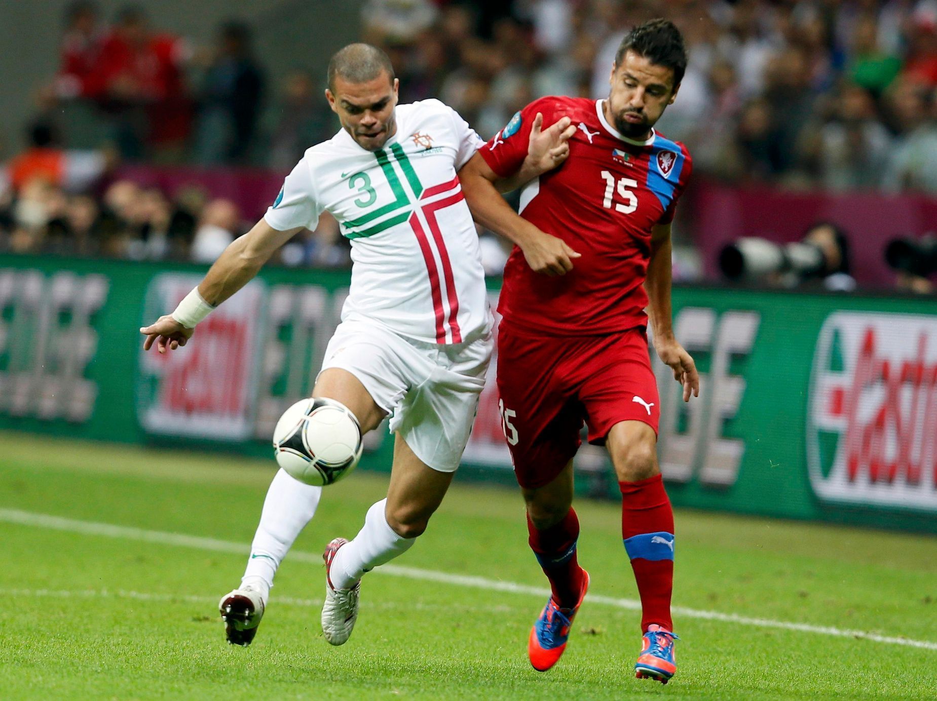 Milan Baroš v zápase s Portugalskem