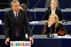 Klaus je naše ikona, bránil jej Topolánek v Bruselu