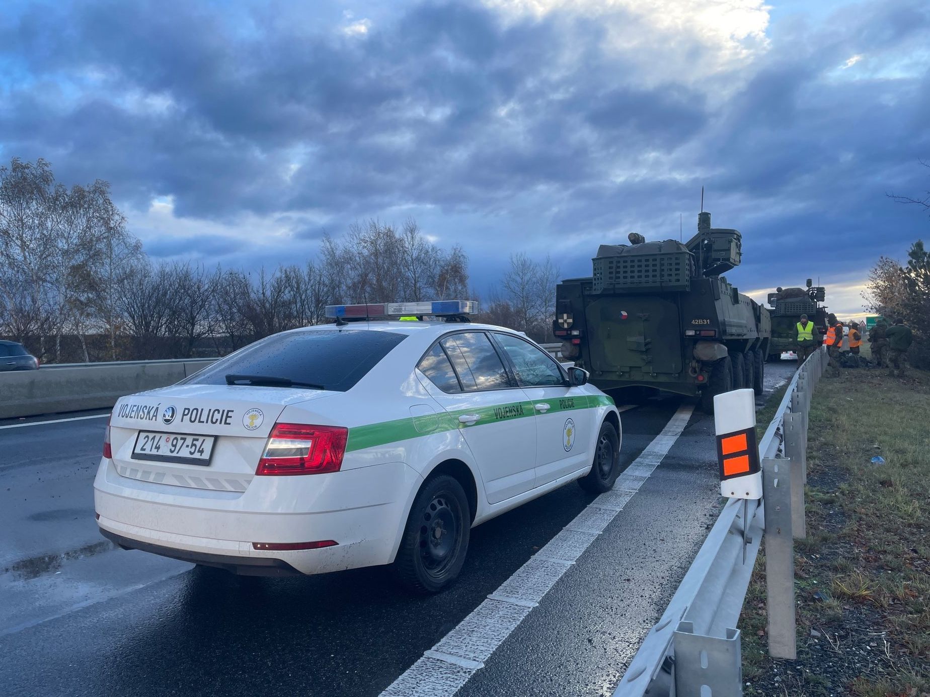 Nehoda tří pandurů dálnice D6