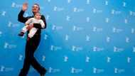 Herec Nazif Mujic z filmu Epizoda u Zivotu Beraca Zeljeza. Minimalistický snímek oscarového režiséra Danise Tanoviče vypráví skutečný příběh bosenských Romů.