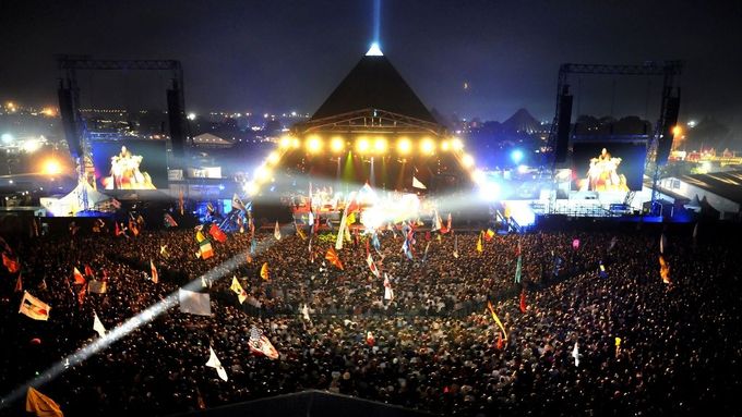 Pyramid Stage, hlavní scéna Glastonbury.