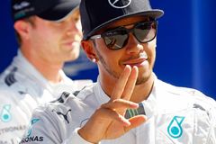Hamilton vyhrál kvalifikaci F1 po čtyřech měsících