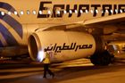 Nezvaný host v kokpitu? Co ukazuje na teror a co na závadu ve zříceném egyptském letadle