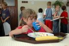 DUEL: (Ne)zdravá strava ve školních jídelnách