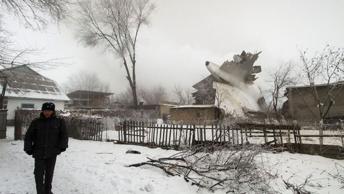 Nákladní letadlo, které se zřítilo v Kyrgyzstánu.
