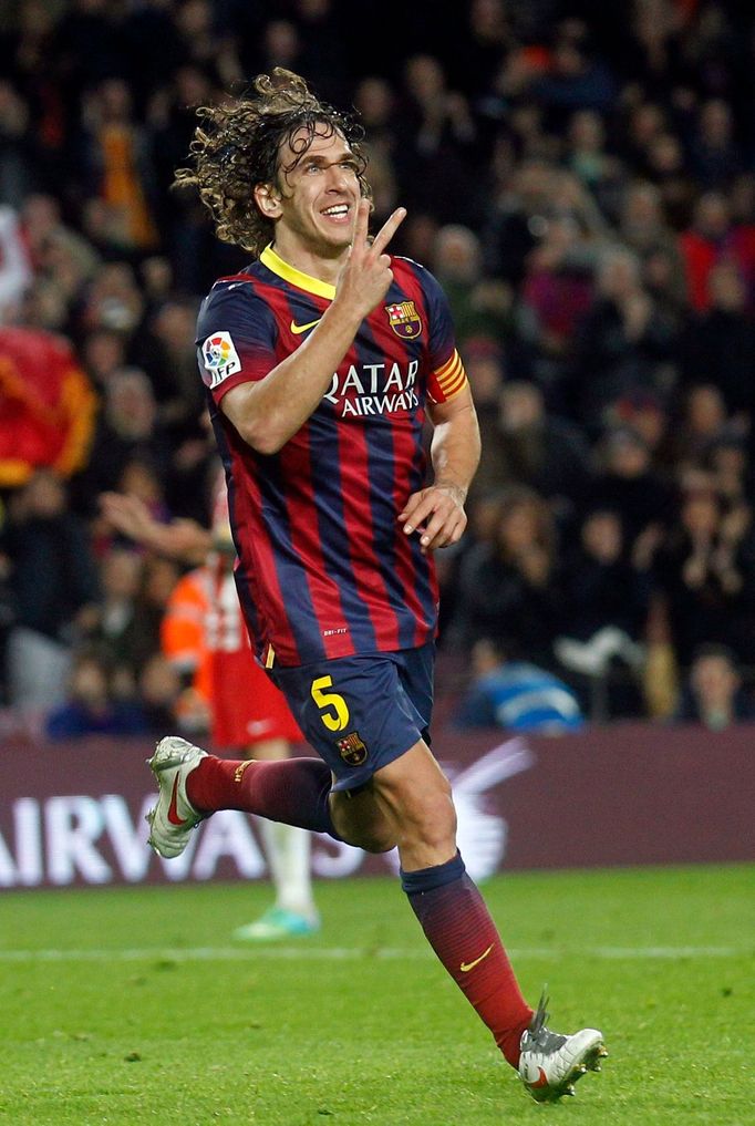 Carles Puyol slaví branku v síti Almeríi