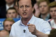 Cameron na Slovensku vybídl muslimy k potírání extremismu