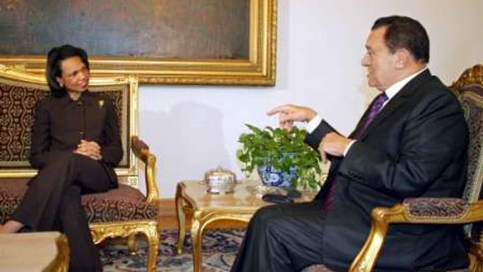 Americká ministryně zahraničí Condoleezza Riceová s egyptským prezidentem Husní Mubarakem.