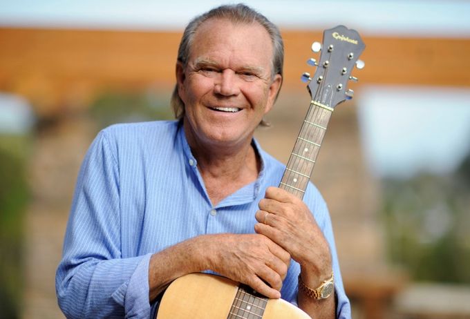 Glen Campbell na fotografii ze srpna 2008.