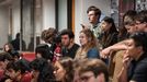 Prezident Petr Pavel vystoupil se svou přednáškou na Harvardu, jedné z nejprestižnějších univerzit světa. Čeští studenti si pro hlavu státu nachystali malé překvapení.