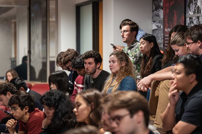 Prezident Petr Pavel vystoupil se svou přednáškou na Harvardu, jedné z nejprestižnějších univerzit světa. Čeští studenti si pro hlavu státu nachystali malé překvapení.