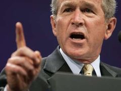 George Bush rozdělil Ameriku na dvě poloviny. Ukáže se v úterý ještě jednou, že ta 