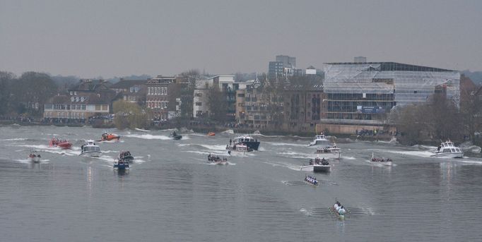 Oxford vs. Cambridge, flotila lodí