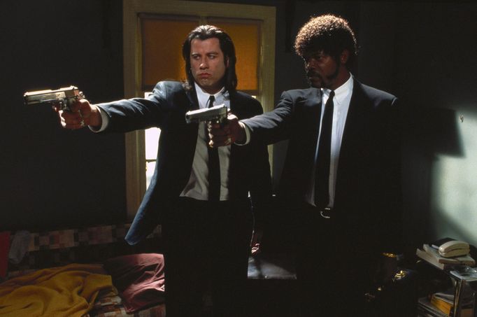 John Travolta jako Vincent Vega a Samuel L. Jackson v roli Julese Winnfielda.