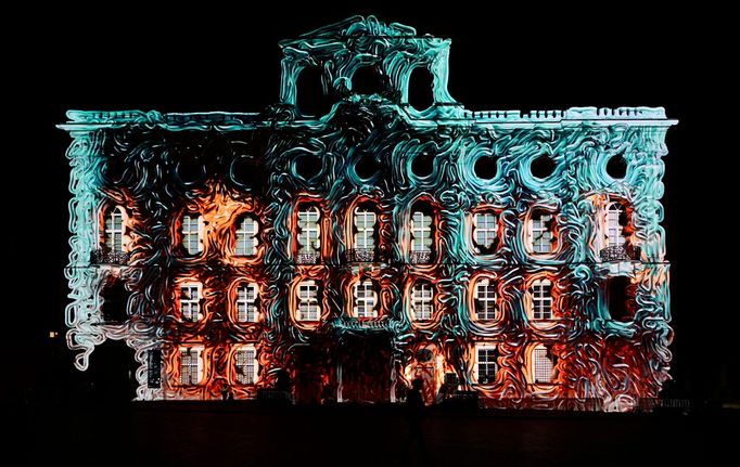 Na fasádě Arcibiskupského paláce lidé uvidí videomapping o vzniku a vývoji forem života Eternal Recurrence od Filipa Hodase.