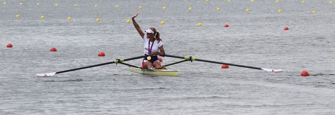 Česká veslařka Miroslava Knapková slaví zlatou medaili na OH 2012 v Londýně.