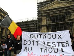Belgičané proti Dutrouxovu možnému propuštění demonstrovali.