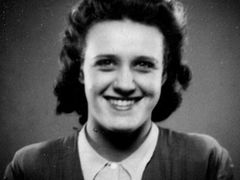 Marie Klimešová na snímku z doby, kdy přežila bombardování.