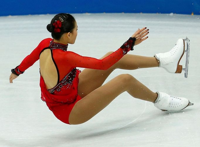 Christina Gaová nezvládla náročný kombinaci skoků a na jejím konci spadla.