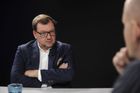 Před pár týdny seděl v nejužším vedení ministerstva obrany, teď už radí zbrojařům
