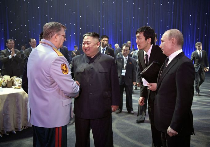 Kim Čong-un na návštěvě Vladivostoku, kde se sešel s Vladimirem Putinem.