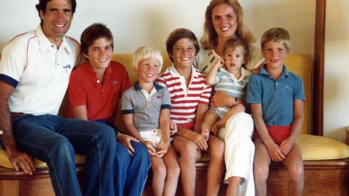 Mitt Romney se se svými fanoušky na Facebooku podělil i o snímky z rodinného alba.